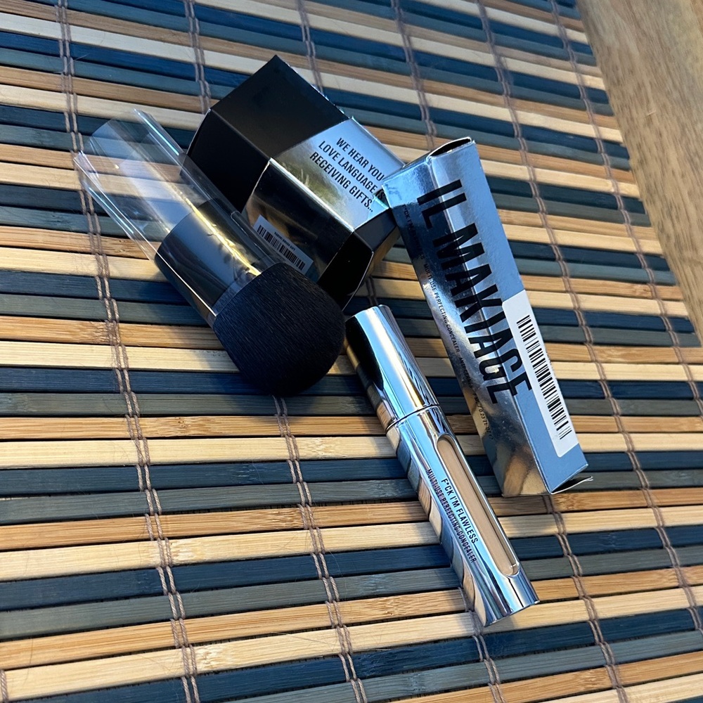 IL MAKIAGE Silver and Black Makeup Set, F*ck I’m Flawless Concealer in color 08.